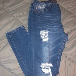 Vizio Studio Destressed Jeans Size 13